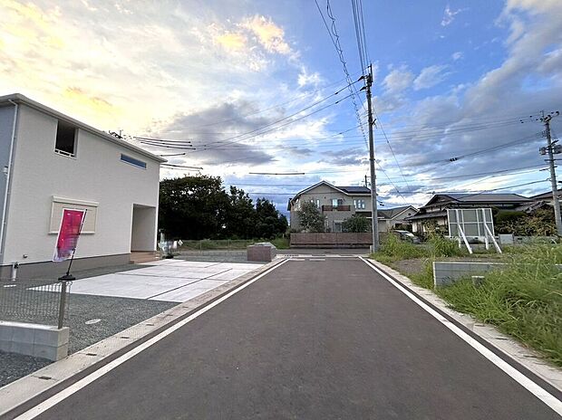 【前面道路含む外観】☆前面道路☆