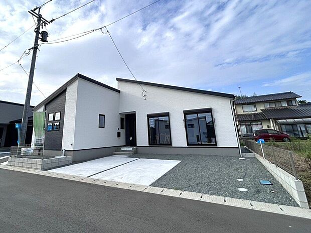 【駐車場】☆駐車スペース☆駐車3台可能。お車の出し入れもスムーズです♪