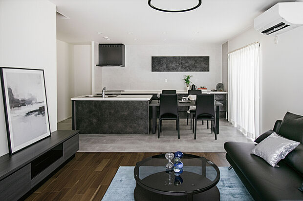 シンクとキャビネットが並列しているキッチンレイアウトのII型キッチンです◎作業スペースが広く、複数人やお子様と並んで調理をすることができます♪/3号地