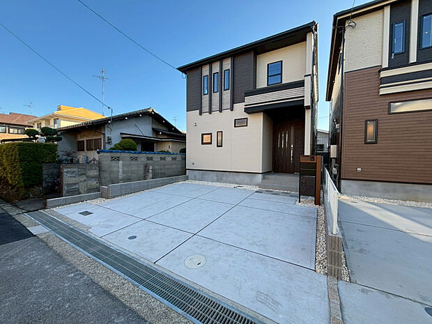 【外観 ｜ （2）号棟】　3（4）LDK＋パントリー＋WIC＋カースペース2台