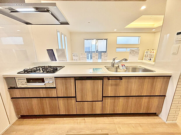 【【キッチン ｜ (2)号棟】】食器洗浄乾燥機付きのキッチンは家事効率をアップさせます！
