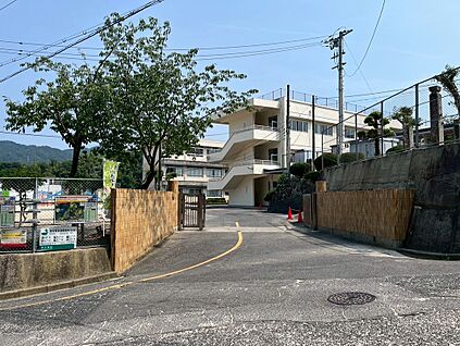 伴小学校 1700ｍ(徒歩22分)