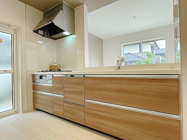 カウンターキッチンなので、お料理をしながらリビングを見渡すことができます◎
(同社施工事例)