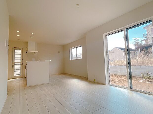 開放感のある広いLDK！
家具やインテリアの配置も楽しめます。（同社施工事例）
