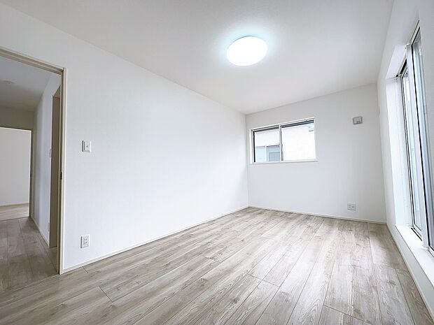 色合いに統一感のある、落ち着いた雰囲気のお部屋です。（同社施工事例）