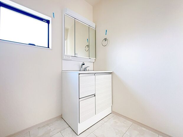 【シャンプードレッサー付き洗面台】（同社施工事例）