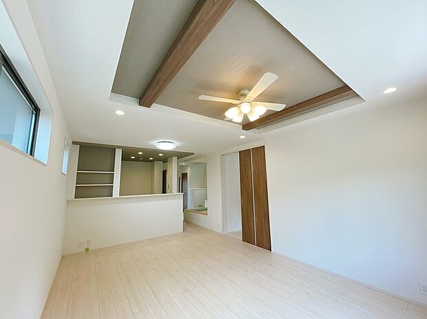 【リビング】開放感のある広いLDK!
家具やインテリアの配置も楽しめます。(同社施工事例)