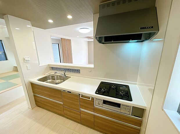 【キッチン】広い居室なので主寝室としてもピッタリです◎(同社施工事例)