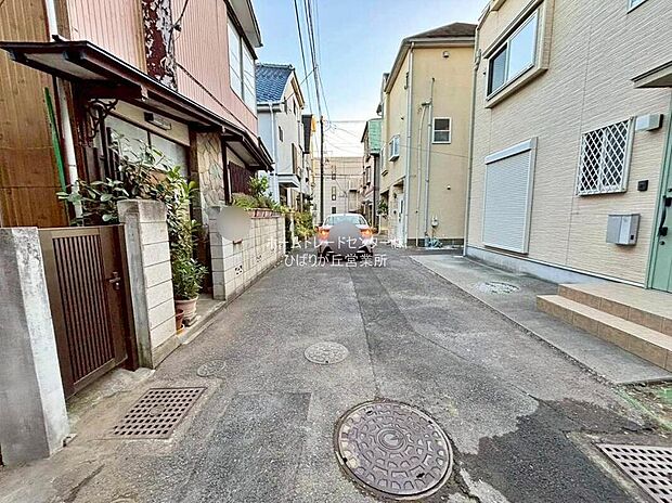 交通量が少ない住宅街なので雨の日でも車の走行音も気になりません。