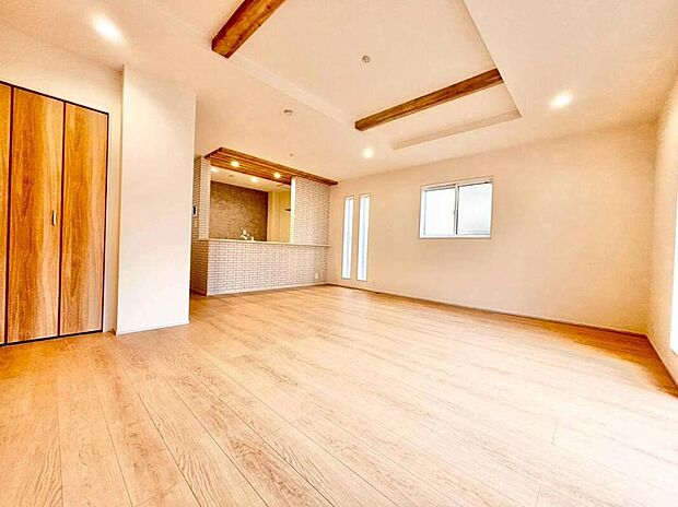 ☆リビング☆
『LDKは家族だんらんをデザイン』家族が集まり一緒の時間がすごせる工夫がされております♪