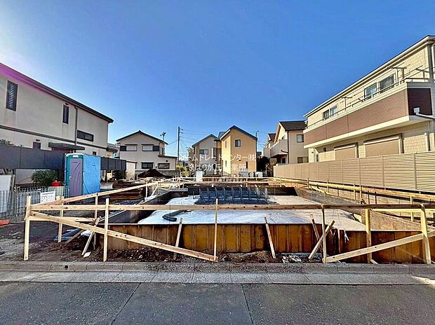 【現地外観写真】
西武新宿線「西武柳沢」駅まで徒歩14分♪これから徐々に家の骨組みが出来上がっていきます。どんな家が建つのか楽しみですね♪