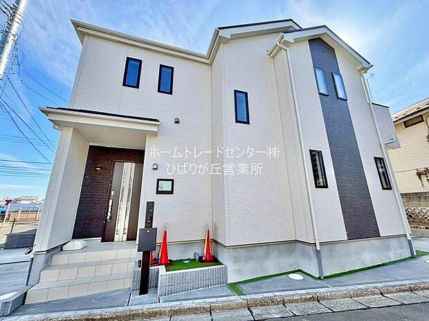 【現地外観写真】※A号棟
資料送付・ご見学即対応!建物完成しておりますので、室内ご内覧いただけます♪ご不明点等、スタッフがしっかりと説明させていただきますので、安心して現地をご覧ください♪