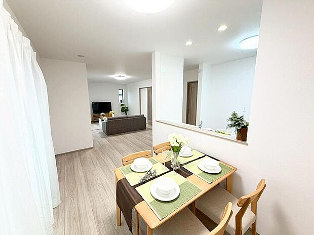 『LDKは家族だんらんをデザイン』家族が集まり一緒の時間がすごせる工夫がされております。何気ない一日のひとコマが何者にも代えがたい宝物になることでしょう♪