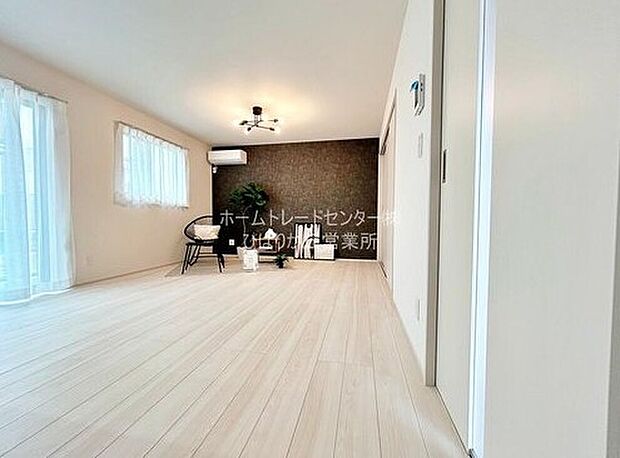 【リビング】『LDKは家族だんらんをデザイン』家族が集まり一緒の時間がすごせる工夫がされております。何気ない一日のひとコマが何者にも代えがたい宝物になることでしょう♪