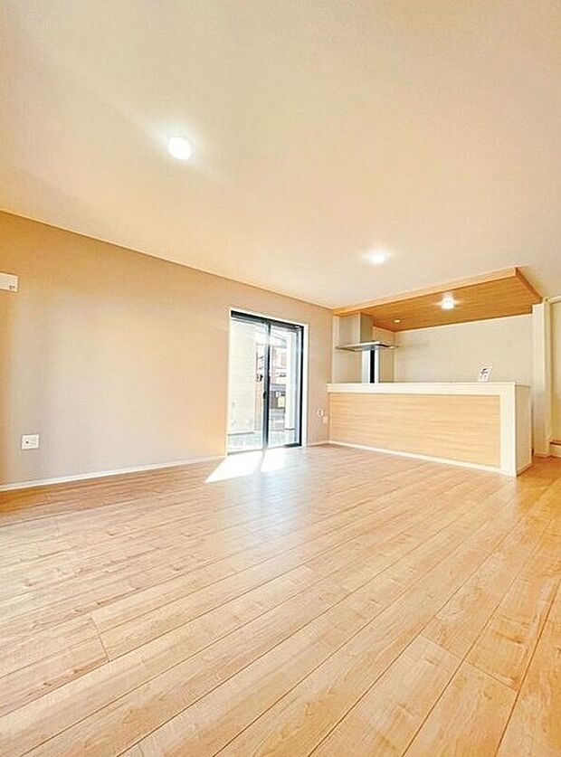 【リビング】『LDKは家族だんらんをデザイン』家族が集まり一緒の時間がすごせる工夫がされております。何気ない一日のひとコマが何者にも代えがたい宝物になることでしょう♪