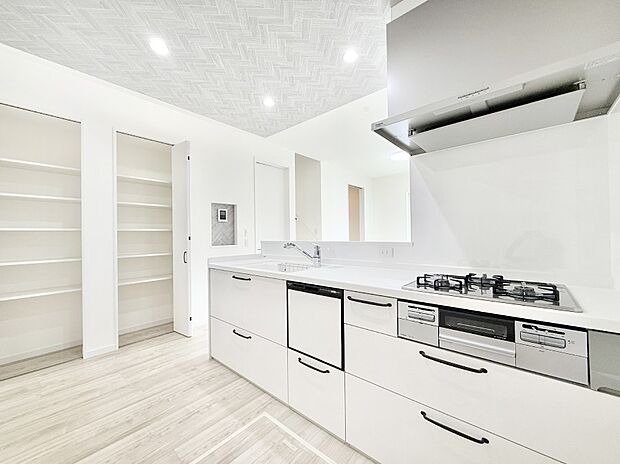 ■シンプルで機能的、毎日使いやすいキッチン