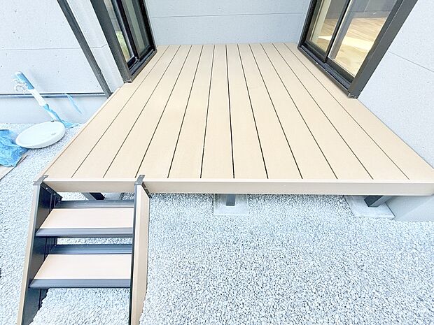 ■天気の良い日はウッドデッキでのんびり日向ぼっこ  