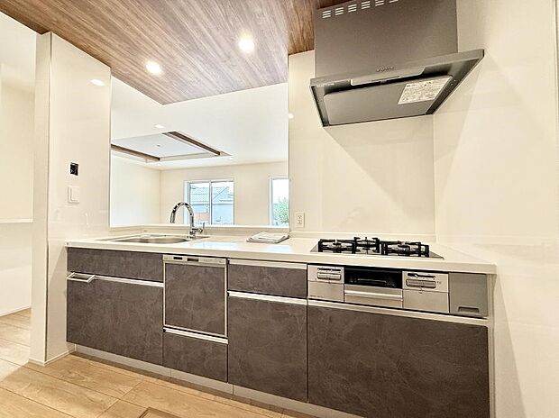 ■シンプルで機能的、毎日使いやすいキッチン