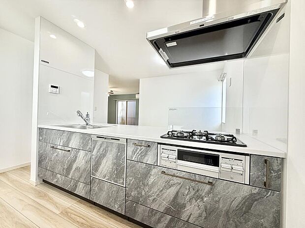 ■シンプルで機能的、毎日使いやすいキッチン