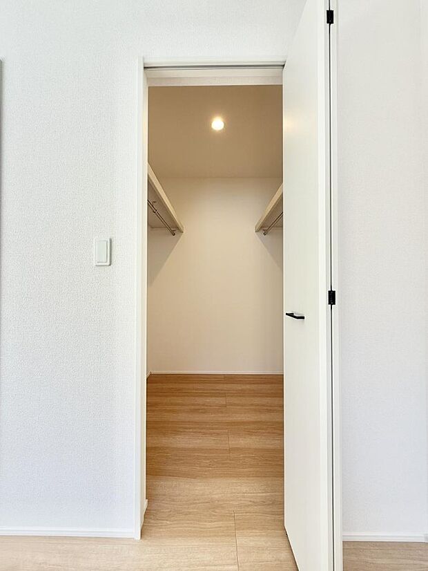 ■WIC付きで衣類も荷物もまとめて収納