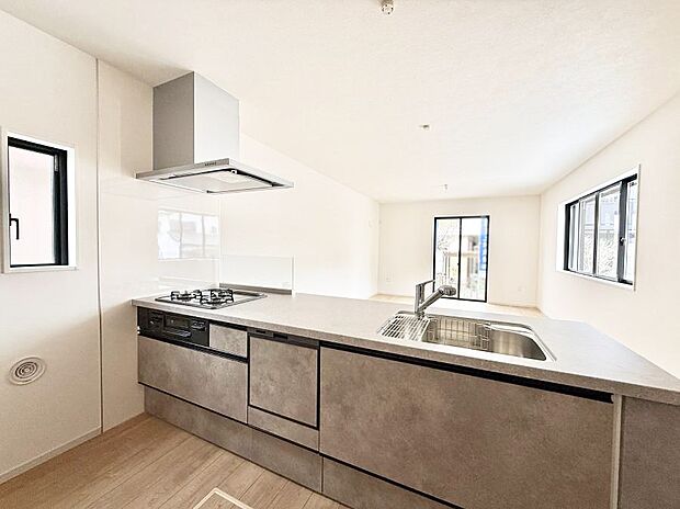 ■広々キッチンでお子さんも一緒にお手伝いできます!