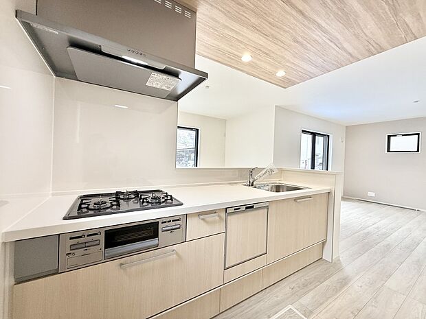 明るさと開放感たっぷりなキッチン!