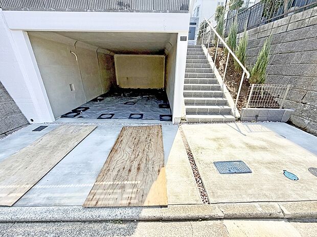 ■ビルトイン車庫で雨にぬれる心配がありません  