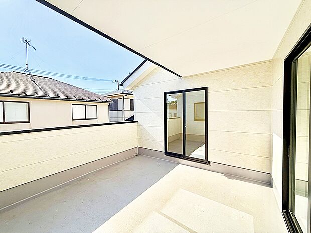 ■ 心地よい風と光を感じる、くつろぎのバルコニー