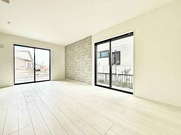 陽ざしが射し込む明るいLDKは家族でのんびり寛げます