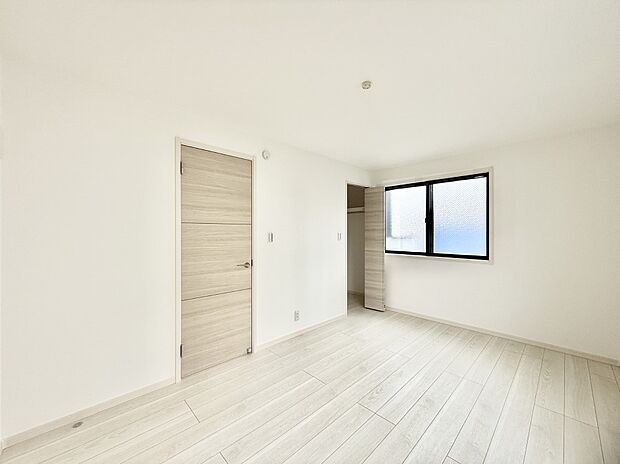 A号棟 ■落ち着いた色合いのお部屋で穏やかな時間を楽しめます