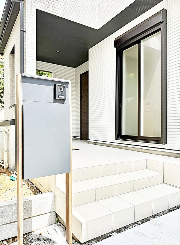 1号棟 ■ 心地よい暮らしへとつながる、温かい玄関