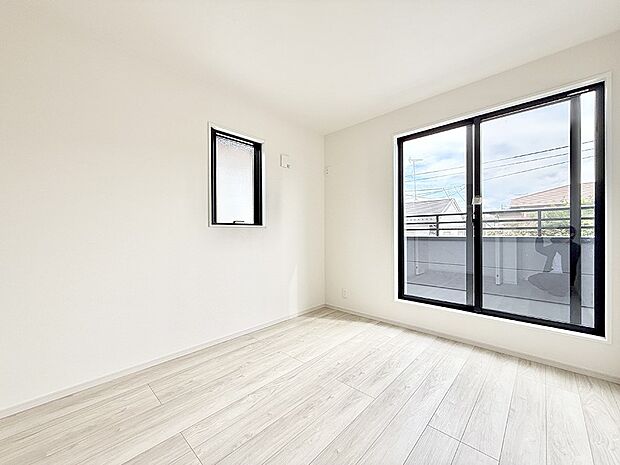 1号棟  ■落ち着いた色合いのお部屋で穏やかな時間を楽しめます