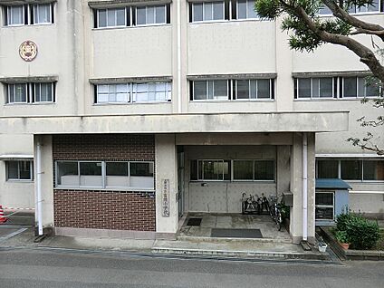 横浜市立富岡小学校 600m(8分)