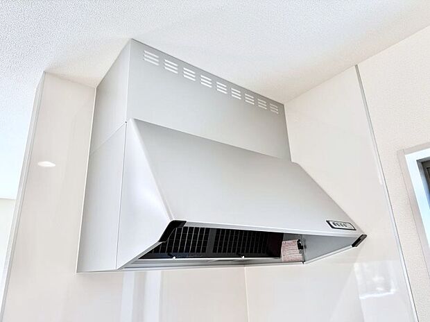 【レンジフード】■調理時の蒸気や匂いが換気扇に誘導され、効率的に排煙ができます。