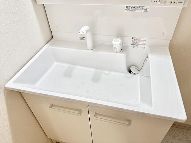 【ハンドシャワー付洗面台】■手洗いや顔を洗う時も快適に使える便利なシャワー
