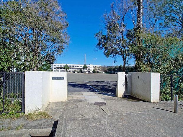 鎌倉市立大船中学校(約1,400m・徒歩18分)