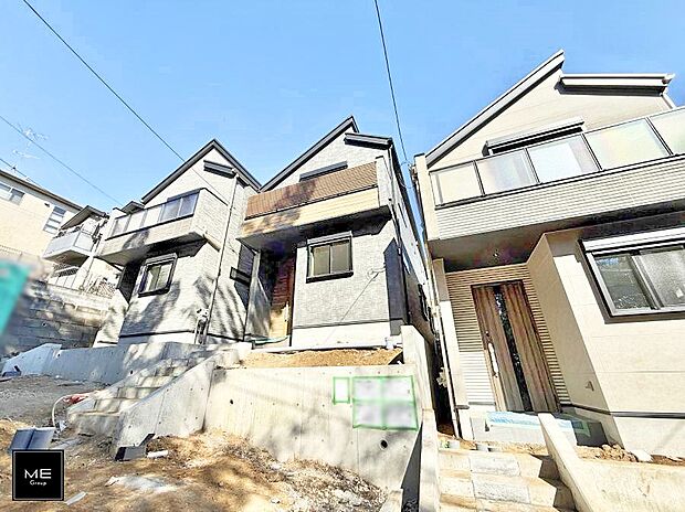 【現地外観写真】■暮らしを彩る充実した設備仕様が備わった住まい