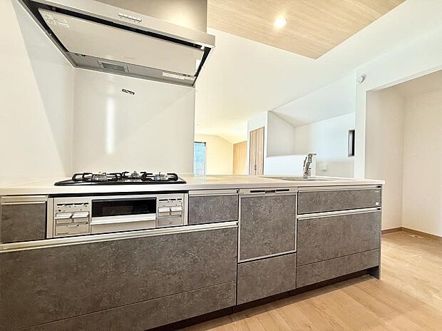 【キッチン】■家族の絆を深める、温もりのあるキッチン