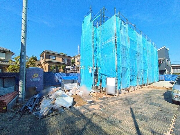 【現地外観写真】■暮らしを彩る充実した設備仕様が備わった住まい