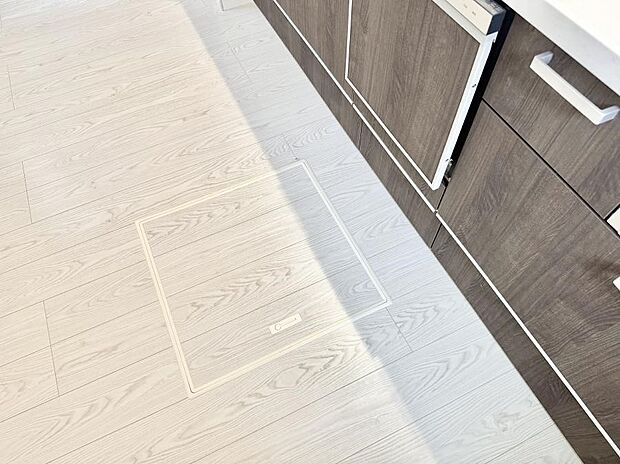 【床下収納】■隠れた収納スペースで家全体がスッキリ