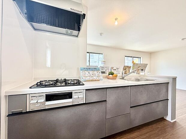 【キッチン】■家族の絆を深める、温もりのあるキッチン