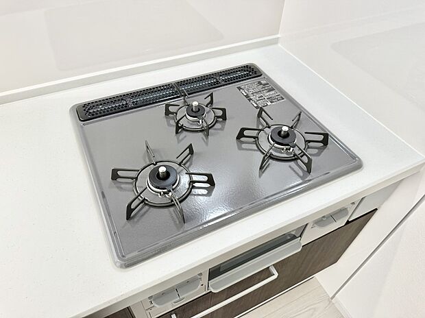 【3口ガスコンロ】■複数の鍋が同時に使えますね