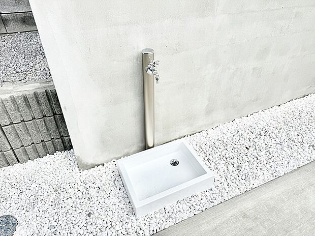 【その他現地】■ガーデニングや洗車などの際に大活躍な屋外立水栓