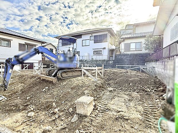 【現地外観写真】■暮らしを彩る充実した設備仕様が備わった住まい