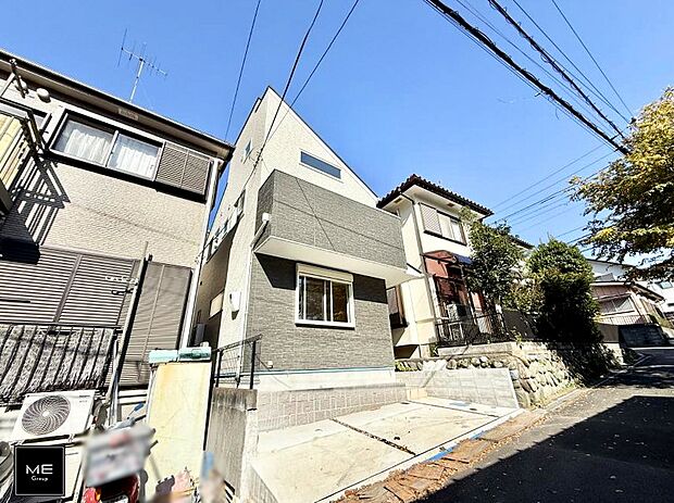 【現地外観写真】■暮らしを彩る充実した設備仕様が備わった住まい