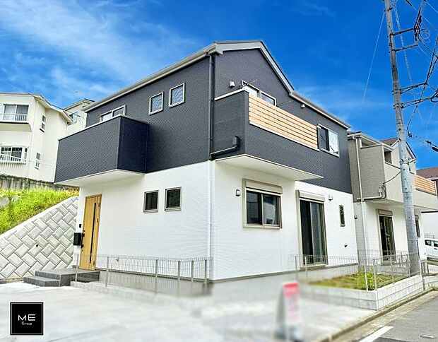 【現地外観写真】■暮らしを彩る充実した設備仕様が備わった住まい