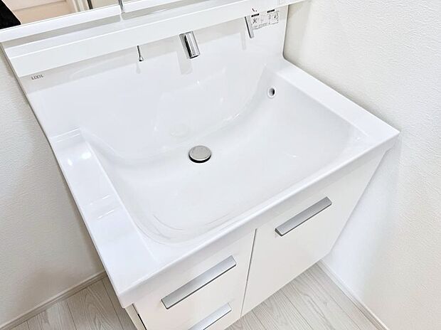 【ハンドシャワー付洗面台】■手洗いや顔を洗う時も快適に使える便利なシャワー