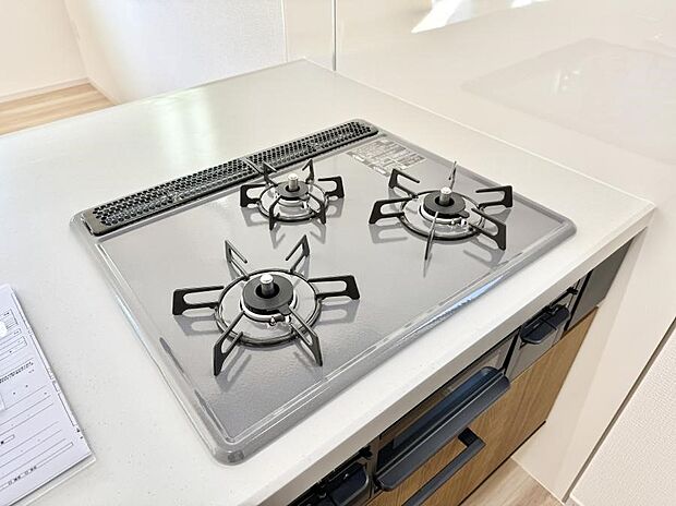 【3口ガスコンロ】■複数の鍋が同時に使えますね