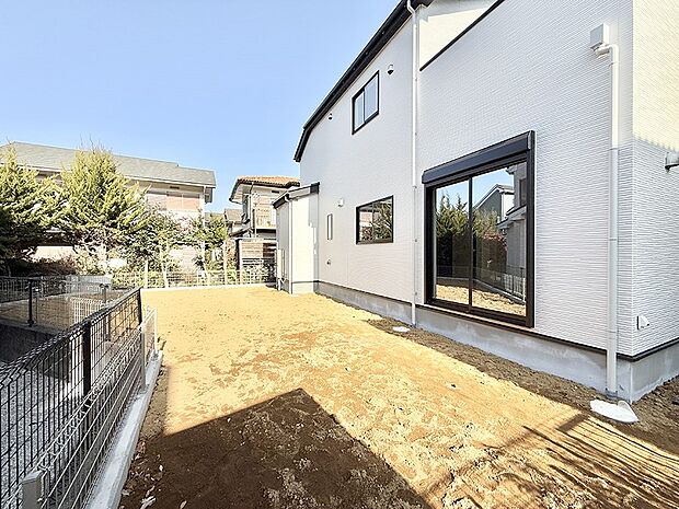 【庭】■日々の暮らしにやさしさを添える、緑のある共用スペース