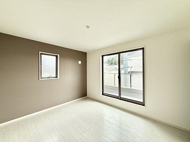 【リビング以外の居室】■清潔感あふれるお部屋で毎日を快適に過ごせます